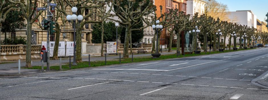Sperrung der Abbiegespur in der Wiesbadener Wilhelmstraße