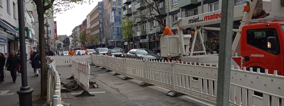 Straßeneinbruch in Großer Bleiche: Richtung Rhein gesperrt