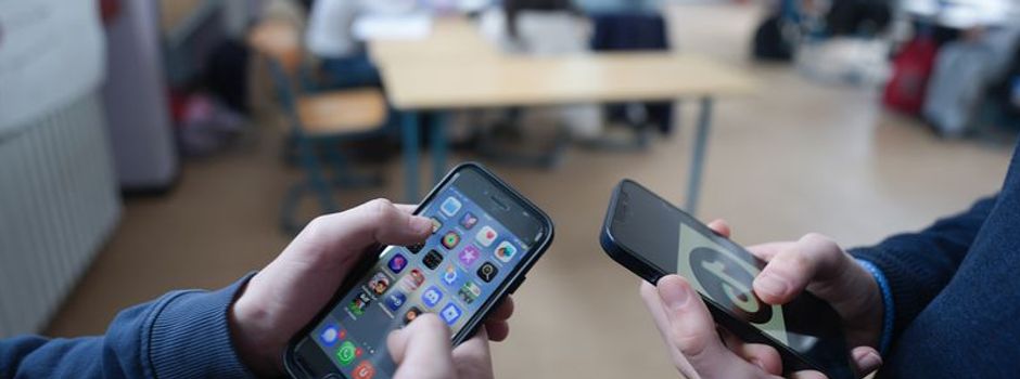 Handy aus: Strengere Regelung für Smartphones in der Schule
