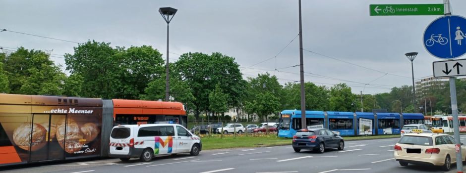 Nach Unfall mit Straßenbahn: Stau am Pariser Tor