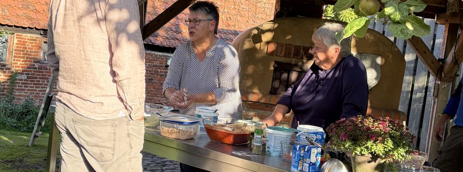 Pizzanachmittag bei den Senioren aus Groß Niendorf 