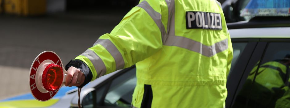 Unter Drogeneinfluss am Steuer und gefälschten Führerschein gezeigt