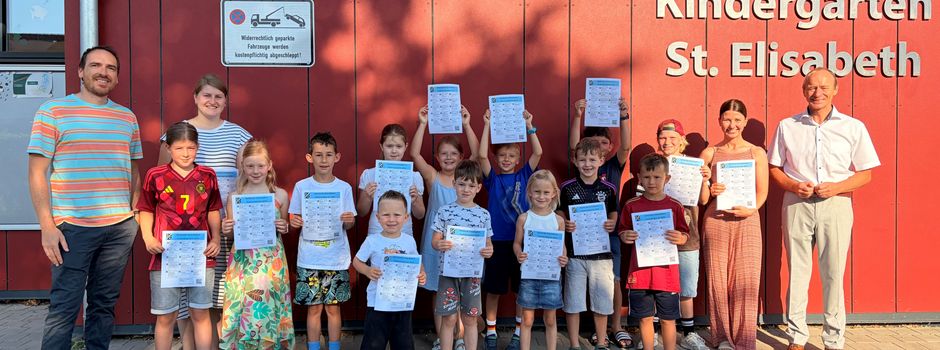 Übergabe Ferienprogramm 2026 an die Kinder des KIGA und der Grundschule Unterdietfurt