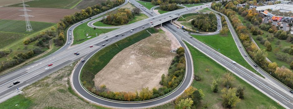 Crash auf A60 bei Mainz: Lkw und Pkw kollidieren