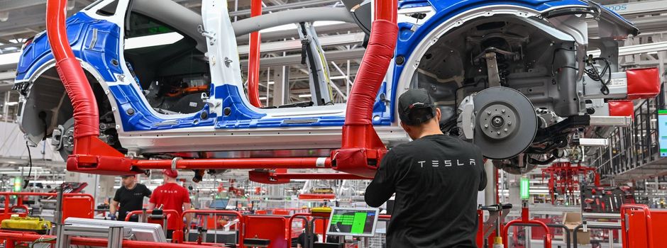 Tesla muss wegen Lage im Roten Meer Produktion aussetzen