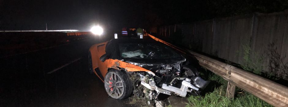 Mega-Schaden: Gemieteter Lamborghini kracht in Leitplanke