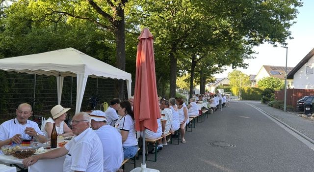 Weiße Tafel in Saulheim – ein gelungener Sommerabend