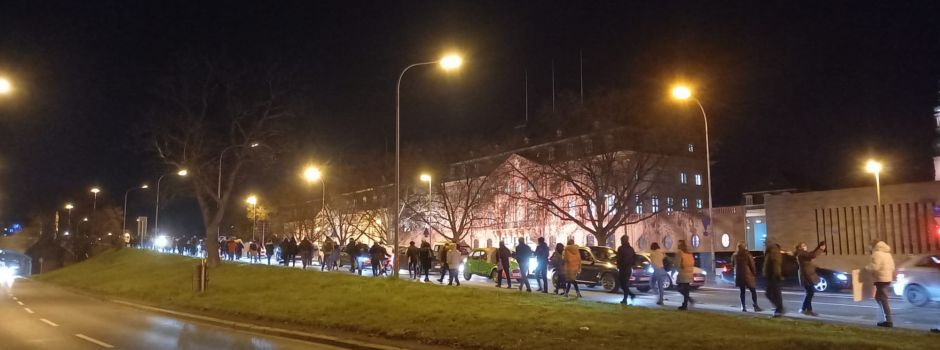 Polizisten bei Corona-Demos verletzt