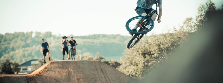 Neues Angebot im Freizeitpark Eisweiher: Pumptrack wird eröffnet