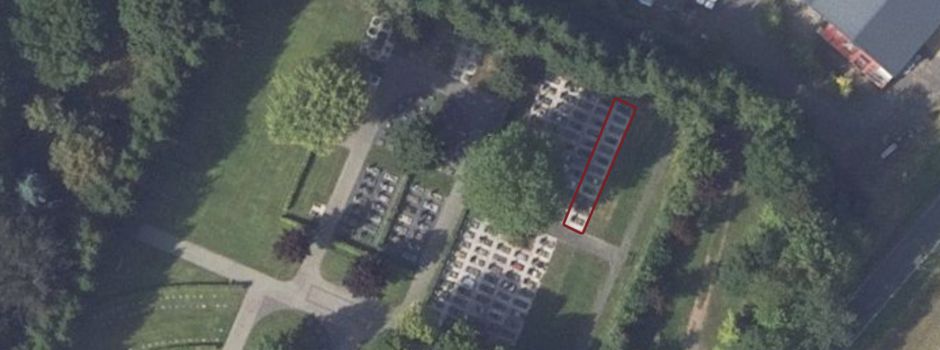 Grabfeld 2 auf dem Friedhof Alpenrod wird eingeebnet