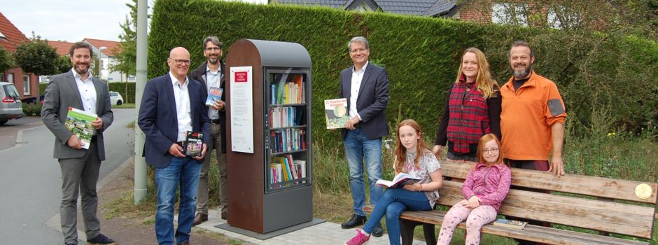 Netzgesellschaft Herzebrock-Clarholz, Westenergie und Gemeinde eröffnen runderneuerten Bücherschrank
