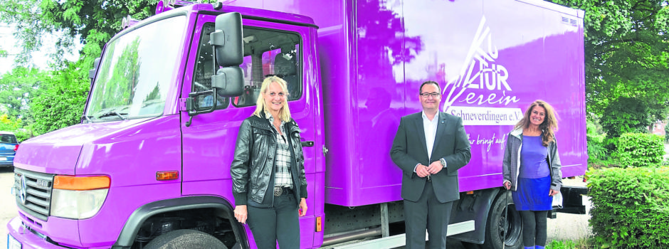 Lila Lastwagen bringt „Kultur auf Tour“