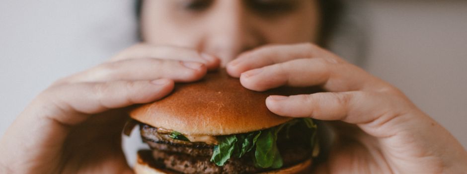 Romantisches Frühstück bei McDonald's: Die Jodel-Horror-Dates