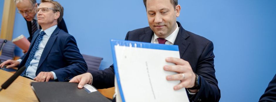 Hohe Schulden, viel Geld fürs Militär: Kabinett billigt Etat