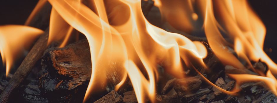 Frau heizt in ihrer Wohnung mit Kohle  und erleidet Gasvergiftung