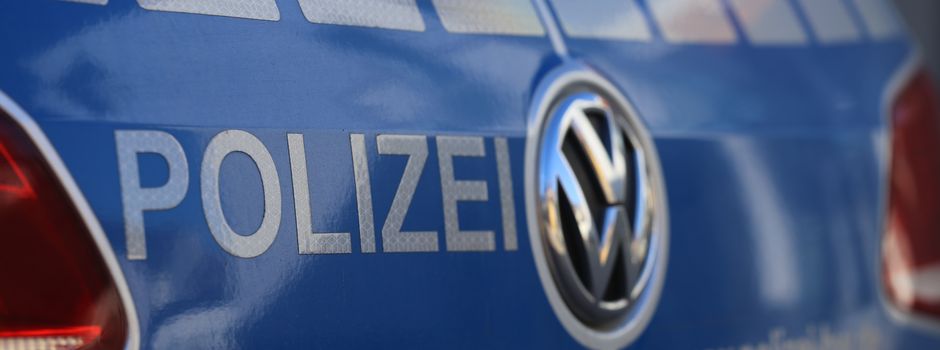 Auto überschlägt sich auf der A61