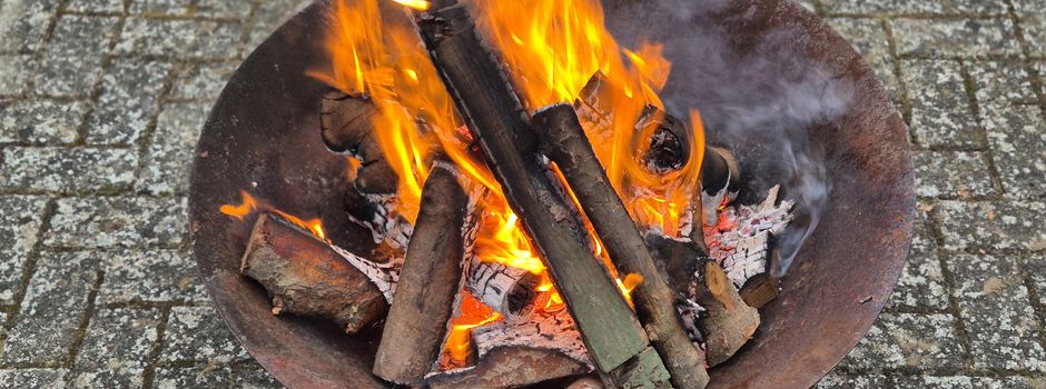 Osterfeuer in Neuendorf