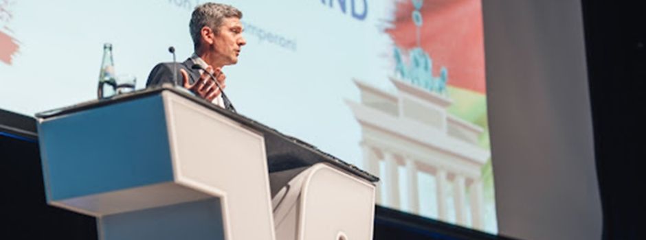 ARD-Moderator Zamperoni blickt in Koblenz auf globale politische Ordnung