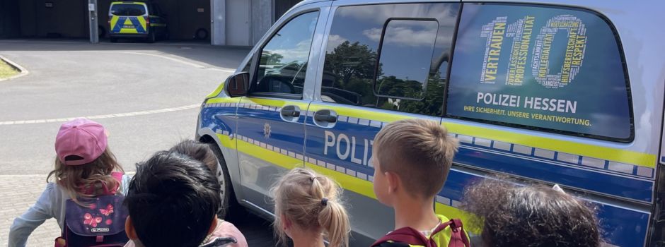 Spannender Besuch bei der Polizei