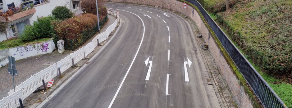 Frau in Mainz auf Gehweg mit E-Scooter angefahren und verletzt