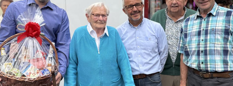 Clarholzer Kirmes feierlich eröffnet - Christine Fögeling mit 100 Jahren die älteste Besucherin