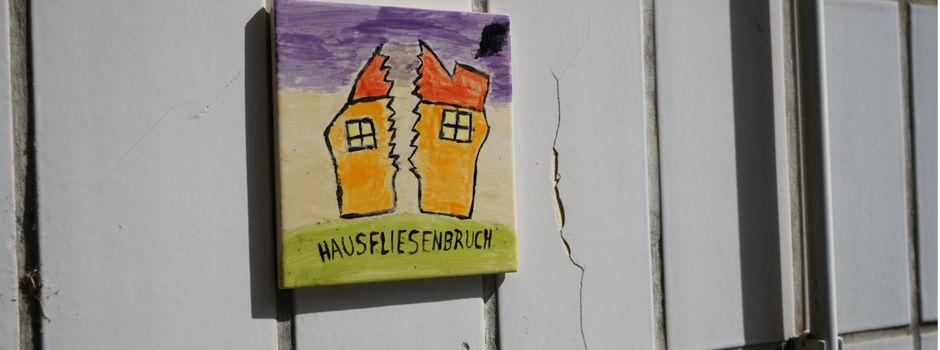 In der Wiesbadener Innenstadt hängen bald Fliesen mit besonderer Geschichte