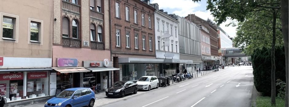 Frau an Bushaltestelle in Wiesbaden angespuckt und bedroht