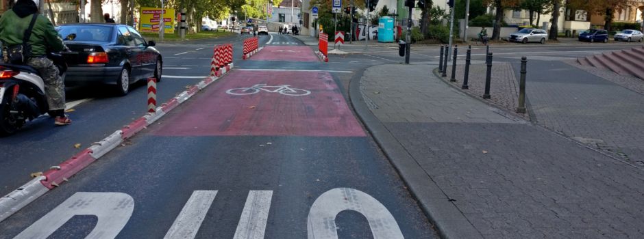 Ärger um parkende Autos auf Wiesbadener Umweltspuren