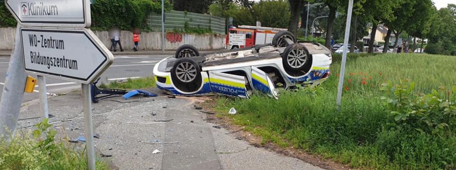 Streifenwagen überschlägt sich – zwei Polizisten schwer verletzt