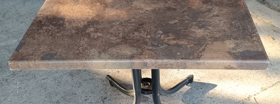 Quadratischer Bistrotisch / Gartentisch in Stein-Optik – 5 € VB