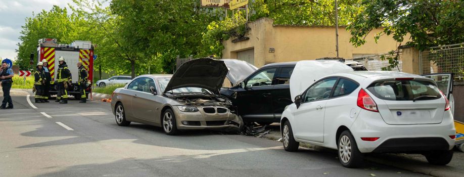 Nach Crash im Kreisel: Seniorin (75) kracht in drei weitere Autos