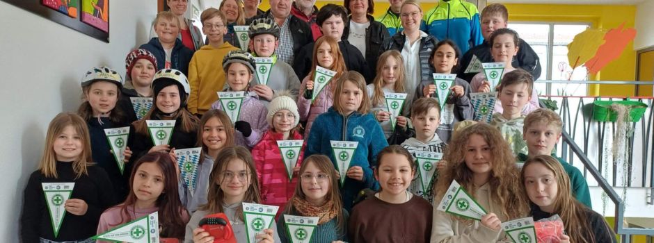 Viertklässler stolz auf ihren Radl-Führerschein