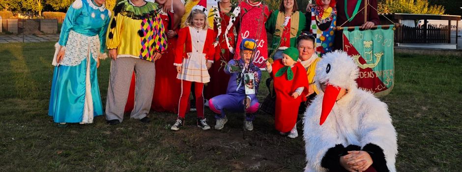 Carneval Club Jördenstorf meistert die Apfelbaum-Challenge