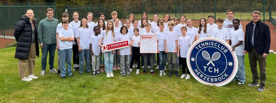 Neue Trikots für die Jugend - Disselkamp unterstützt den Tennisclub Herzebrock