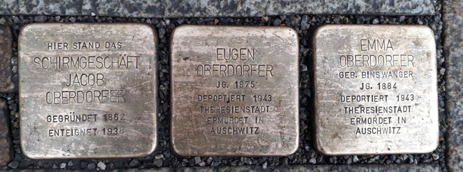 Zum Erinnern mit dem Blick zum Boden