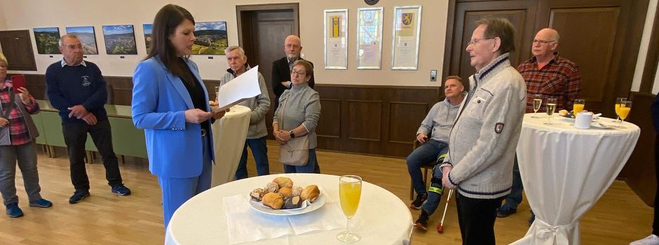 Fünfzig Jahre für den Sport: Gemeinde ehrt Leichtathlet Walter Hoffmann