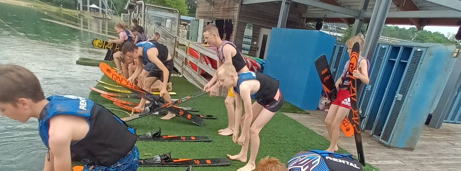 21 Jugendliche sammeln Erfahrungen im Wasserski