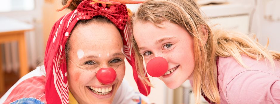 Wein trinken mit Clowndoktoren für den guten Zweck in Mainz
