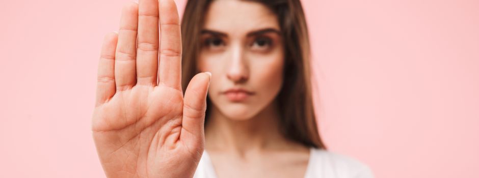 „Du, Schlampe“: Hört auf Frauen wegen ihres Outfits zu verurteilen!