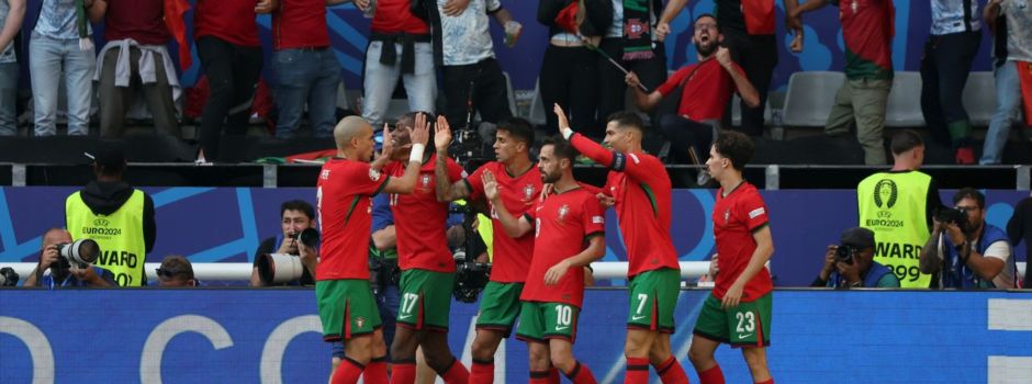 Kurioses türkisches Eigentor hilft: Portugal im Achtelfinale