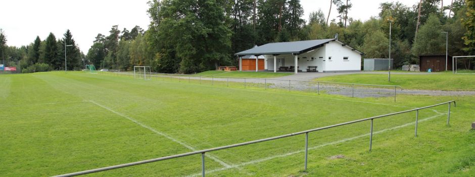 Arbeitseinsatz auf dem Sportplatz
