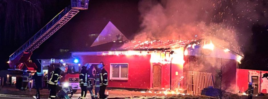 Leerstehendes Gebäude in Brand