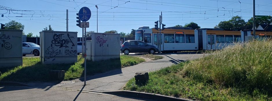Verkehrsunfall zwischen Straßenbahn und Auto in Mainz
