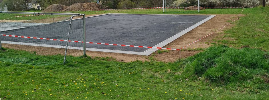 Bau des Fußball-Minispielfeldes schreitet voran