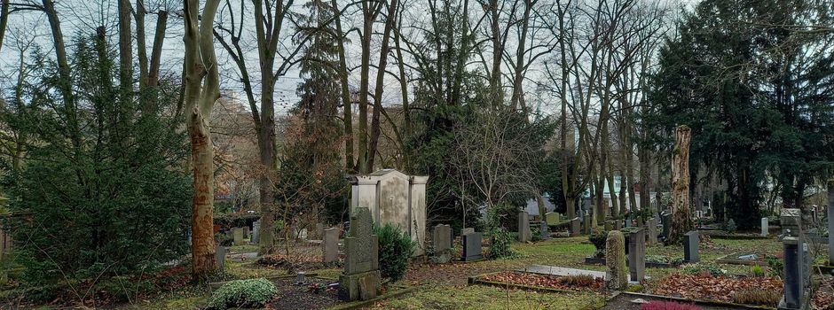 Mann (63) auf Mainzer Friedhof ausgeraubt
