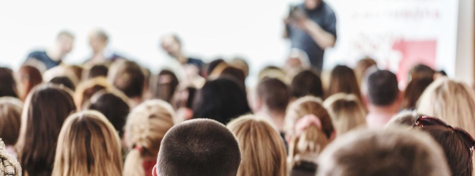 Vortrag über Augenärztin in Ghana