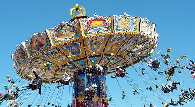 Zum letzten Mal auf dem Elsässer Platz: Frühlingsfest in Wiesbaden startet