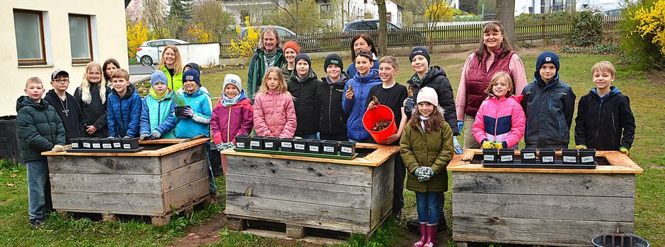 Pflanzaktion in der Ehenfelder Schule der Blumen- u. Gartenfreunde