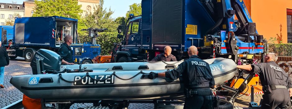 Katastrophenschutz und Polizei am Samstag auf Wiesbadener Schlossplatz