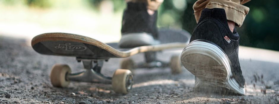 Autofahrer attackiert Skater in Mainz